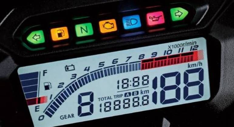 Moto tem painel em LCD digital com múltiplas funções