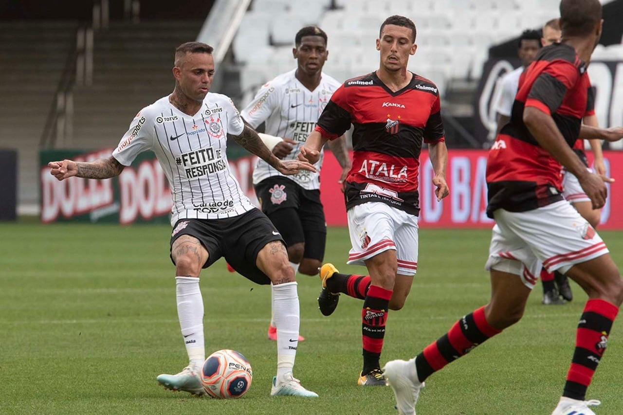 Em relação aos campeonatos estaduais que estão em andamento, a CBF optou por deixar as Federações Estaduais, que organizam os torneios, decidirem o que fazer. A autonomia local será respeitada, segundo a entidade
