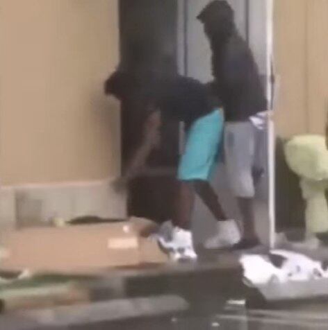  Os criminosos aproveitaram que as ruas e comércios estavam vazios para invadir os estabelecimentos e roubar produtos