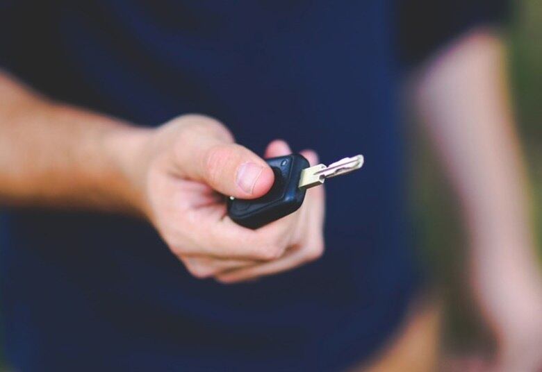 Todo cuidado é pouco ao ligar o carro pela manhã: "Os motores não precisam mais ser aquecidos, eles são fabricados de forma que você pode já pode sair automaticamente sem precisar acelerar", diz o engenheiro mecânico.