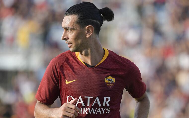 ESQUENTOU - Andrés Fassi, presidente do Talleres, abriu o jogo e deixou claro que, nesta janela de transferências, o desejo do meia Javier Pastore, da Roma, é permanecer no continente europeu. Por outro lado, o cartola deu uma ponta de esperança ao torcedor do clube de Córdoba e afirmou que, caso ele queira atuar na Argentina, a porta do Talleres está aberta.