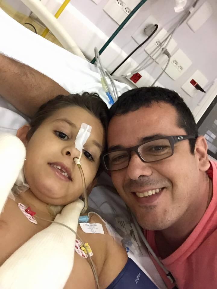 Mateus passou por 15 cirurgias. Na primeira, os médicos fixaram o osso e refizeram a circulação das artérias e veias. Depois, passou por outras seis para concluir o reimplante e recolocar músculos no braço, pele e enxertar nervos