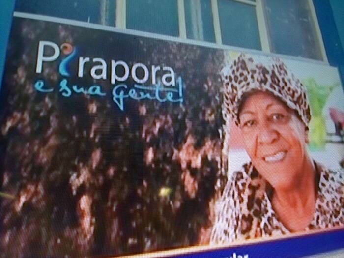 Famosa em Pirapora, Carminha, como é chamada pelos mais próximos, tem até mesmo uma foto na entrada da prefeitura da cidade. Ela conta que só teve a oportunidade de ver um grande felino uma vez quando um circo foi ao município. — Quando cheguei lá tinha um tigre e um leão. Eu ergui minhas mãos e ele foi adormecendo. Meu filho me chamou para irmos embora e eu voltei a jogar meus poderes. Ele [o animal] levantou, olhou para mim e foi caminhando. Eu acho que eu tenho o poder da tigresa. Eu arrepio toda