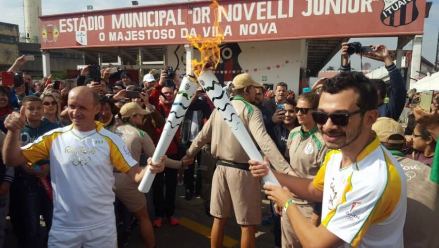 A tocha olímpica passou pelo Estádio Novelli Junior, casa do Ituano