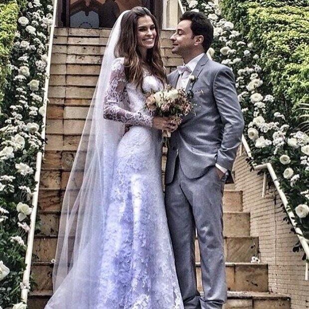 Emilio Orciollo Netto se casou com Mariana Barreto no último domingo (27), no Rio de Janeiro. O ator usou sua página do Facebook para mostrar uma imagem da cerimônia e fotos de sua lua de mel fora do país