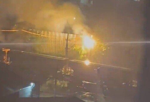 Vídeos mostram momento que fiação é atingida pelas chamas