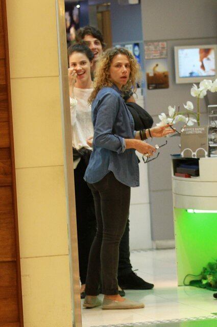 Quando os dois perceberam a presença do paparazzo, fizeram uma graçinha