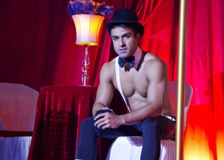 Fragoso dançou como gogo pela primeira vez na Parada Gay de Brasília. A partir de então, começaram a surgir convites para dançar em baladas e ele resolveu investir na carreira