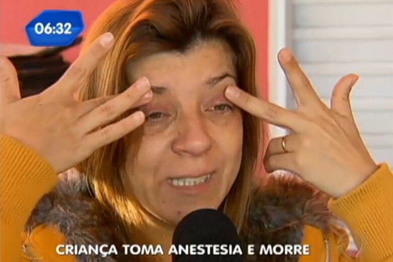 A operação foi muito esperada pela família e pela criança, como conta a mãe da
menina, Viviane Loiola.  
— Ela falava assim:
"Eu vou ficar com olhinho de princesa" e erguia assim (as pálpebras)