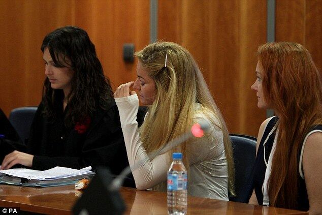 Suas lágrimas, segundo contou, se deveram à emoção de ter relembrado o ex, e de ter acabado com a vida dele em um momento em que se viu sendo agredida e que por isso reagiu, em defesa própria, para sobreviver