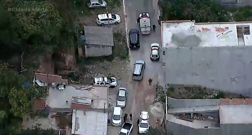 Um empresário foi executado após cair no golpe do amor e fazer um Pix no valor máximo diário liberado em sua conta, cerca de R$ 10 mil. O caso ocorreu em São Paulo, na quinta-feira (1°). O corpo do empresário Fábio Miori foi encontrado em uma região de mata no extremo norte de São Paulo, na tarde de segunda-feira (5)

