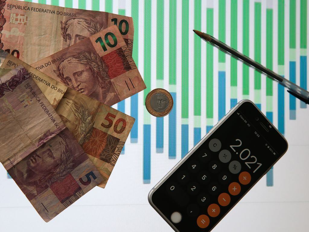 A previdência privada pode ser a minha reserva de emergência? "A ideia desse fundo é que a pessoa não precise daquele dinheiro que está aplicado por 10, 20, 30 anos. Então, primeiro
é preciso ter uma reserva de emergência, depois a pessoa pode contratar uma
previdência ", alerta Hugo Garbe