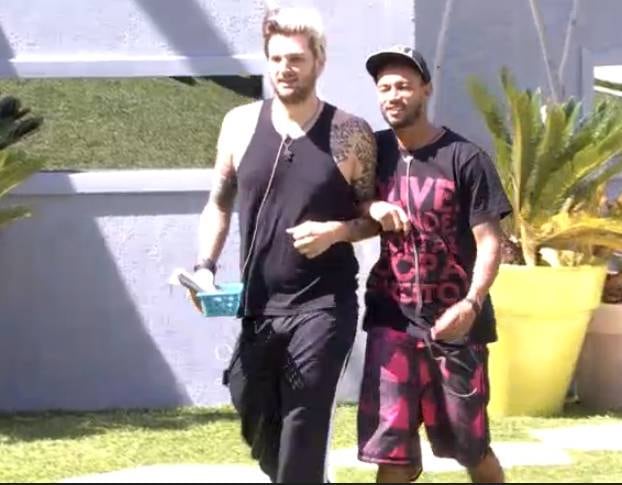 Cássio e Valter foram sorteados e vão até a compra da xepa