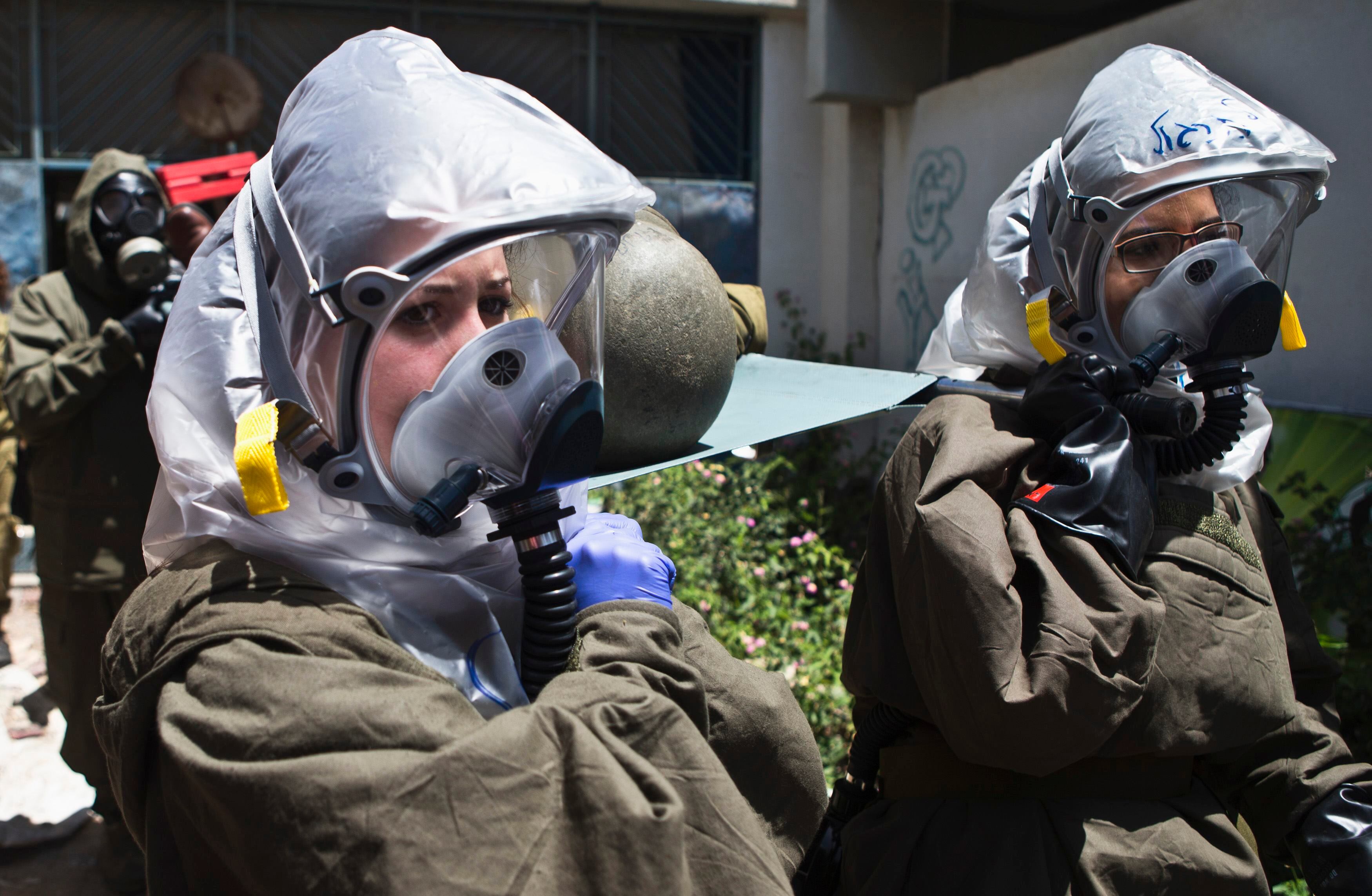 Procedimentos de evacuação e de resgate de vítimas nos escombros de edifícios em caso de ataques, especialmente com armas químicas, estão sendo colocados à prova