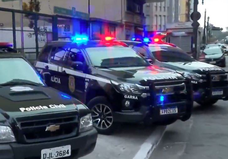 Policiais começaram ação durante a madrugada