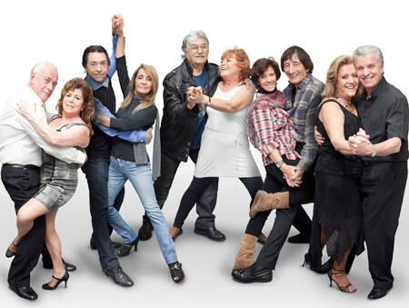 Vem crescendo em todo o Brasil casais que procuram escolas de dança e fazem em grupos as danças de salão