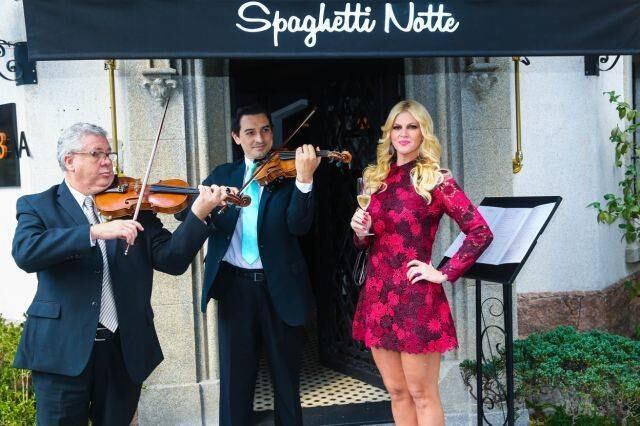 Val Marchiori reuniu
diversas amigas no
Spaghetti Notte, na Vila Nova Conceição, em São Paulo, para comemorar sua despedida de
solteira. Veja
fotos!
