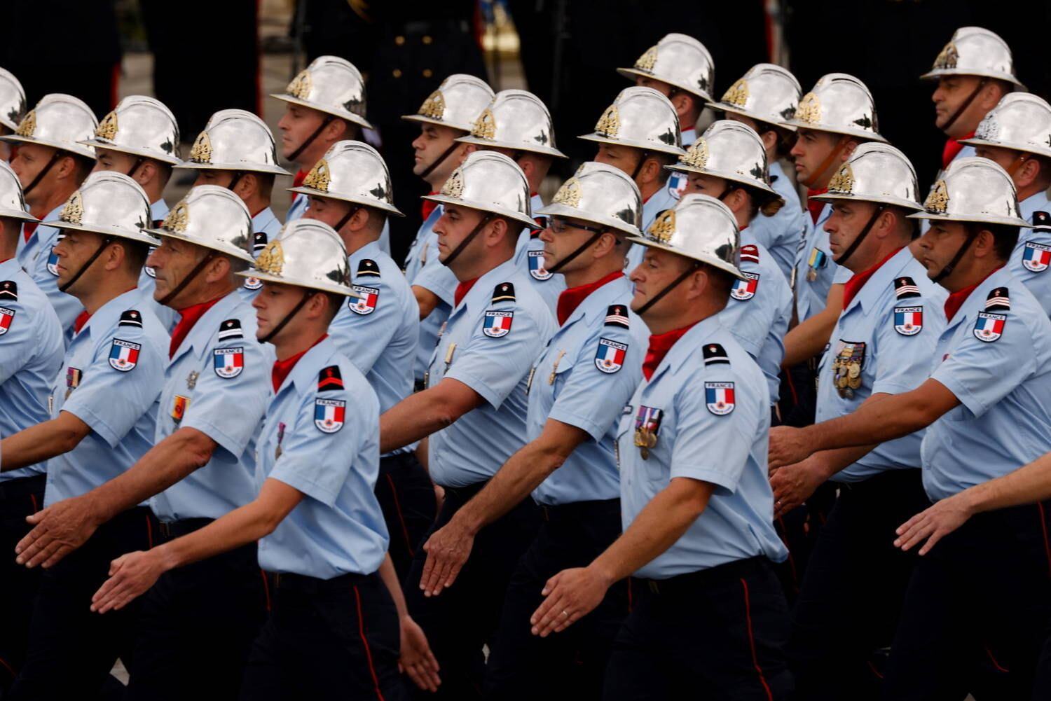 Em 2020, no auge da pandemia de covid-19, o desfile de 14 de julho foi cancelado, algo que não acontecia desde a Segunda Guerra Mundial, e em vez disso houve uma cerimônia na Place de la Concorde