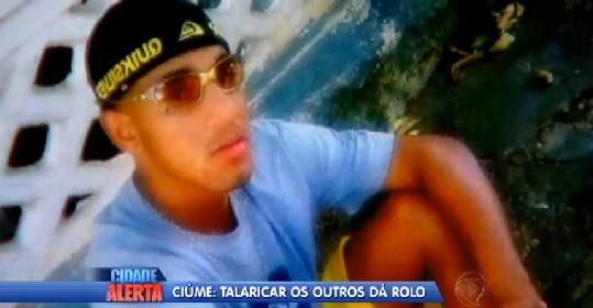 Nayla e os dois amigos a levaram a um parque ao
lado da estação e começaram a sessão de tortura, que durou seis horas