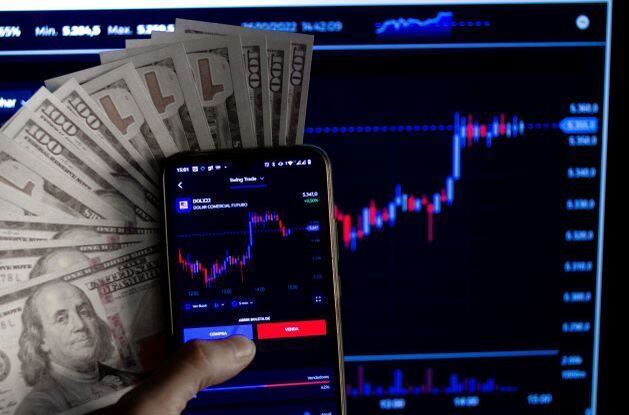 O dólar à vista fechou o dia cotado a R$ 4,8631