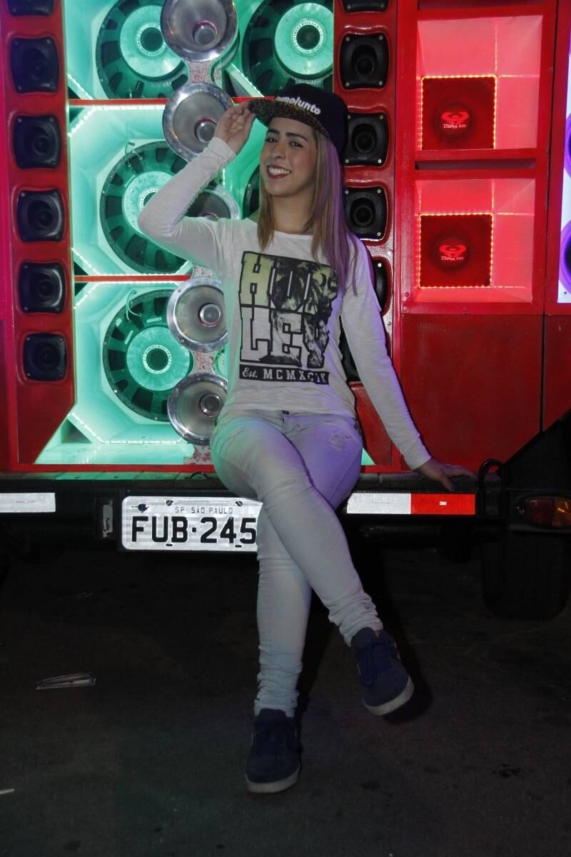 Larissa Martins, 18 anos, diz que todos se prepararam para a Virada.

— Cancelaram todas as baladas na região e só se falava nisso no Facebook. Mobilizou todo mundo