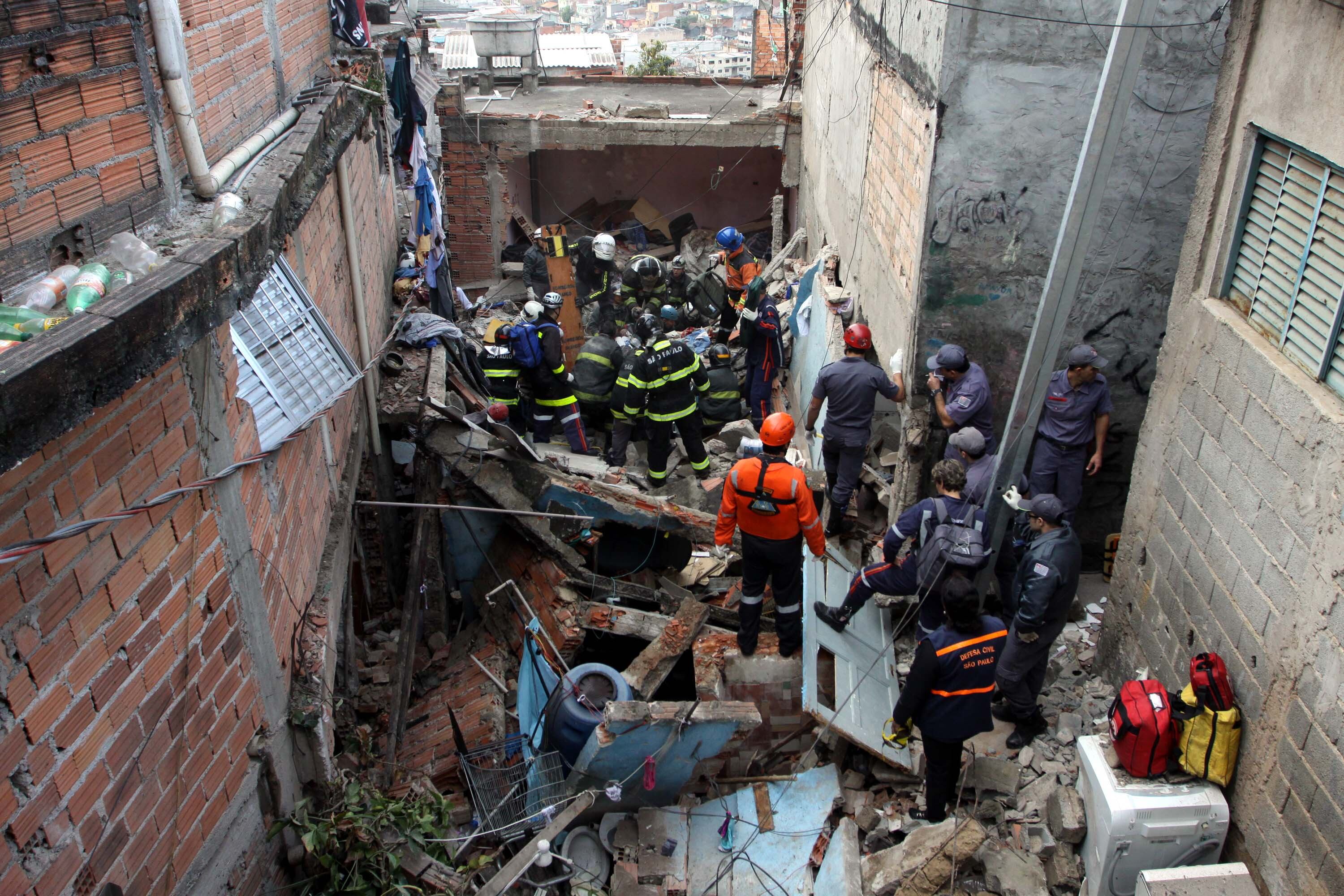 Quarta vítima de explosão foi retirada dos escombros