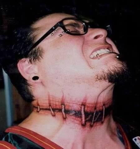 Uma tatuagem deu aquela disfarçada, só que não! 