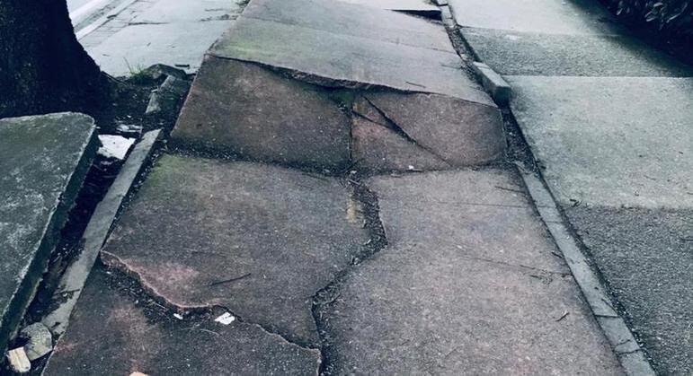 Ciclovia na
estrada Meringuava, na Taquara, por onde Mônica costuma passar