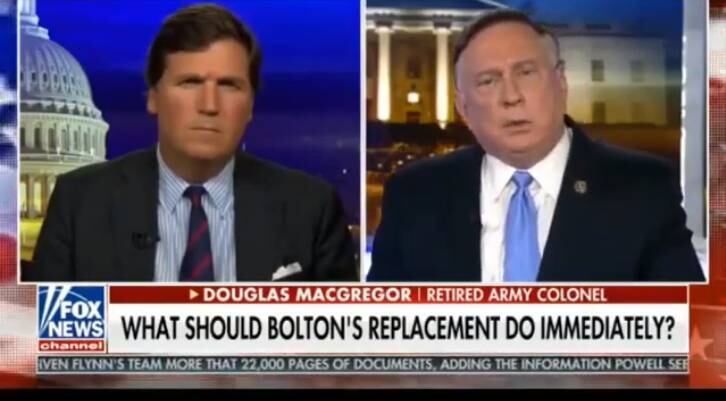 Outro
dos candidatos, de acordo com a publicação, é Douglas MacGregor, analista de
defesa e coronel do Exército aposentado. MacGregor (à direita na imagem) faz
aparições frequentes na mídia — o que teria o levado ao radar de Donald Trump —
e atuou em governos republicanos no passado. Em entrevista exibida pela Fox
News, ele foi apresentado como alguém capaz de executar “as políticas que Trump
articulou, mas foi impedido de implementar”
Leia também: Nos EUA, terrorismo doméstico é sequela do 11 de setembro