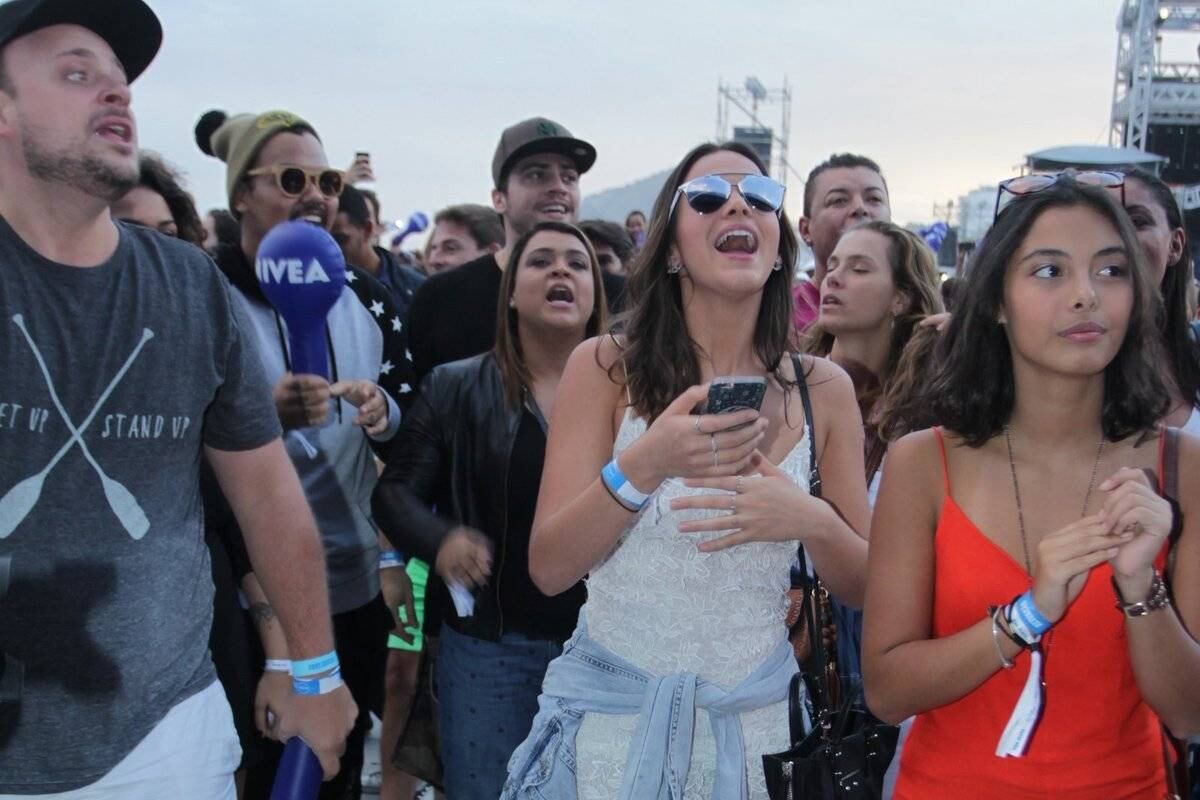 Famosos curtem apresentação de Ivete Sangalo e Criolo em Copacabana, no Rio de Janeiro, neste domingo (21)