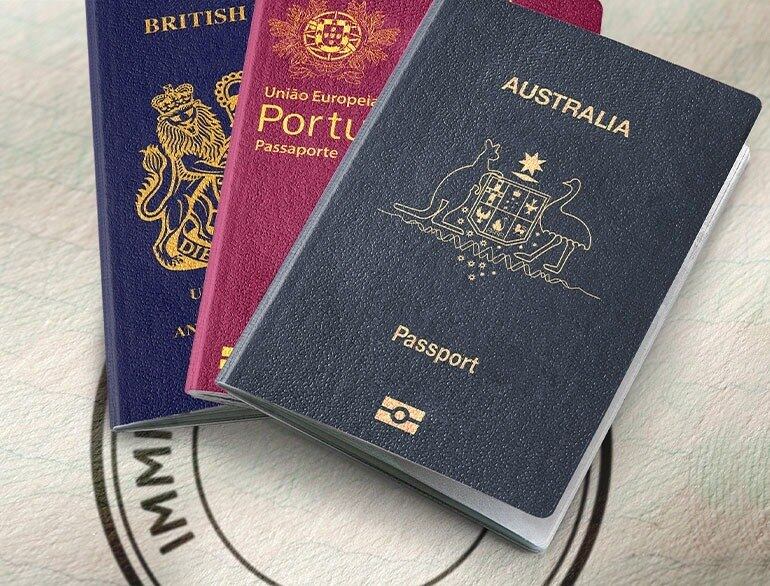 A empresa britânica Henley & Partners elaborou um ranking que listou os melhores passaportes para 2023. Foi utilizada como parâmetro pela companhia a quantidade de países em que cada cidadão pode entrar sem pedir visto, seja para turismo, seja para trabalho. De acordo com a companhia, o Japão possui a maior gama de nações em que os cidadãos locais podem entrar livremente: 193. Logo atrás ficam os asiáticos Singapura e Coreia do Sul, com 192 países. O Brasil aparece na 20º posição