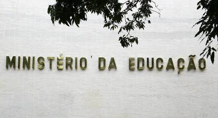 Governo Lula se contrapõe a Bolsonaro, que evitava abrir concursos públicos