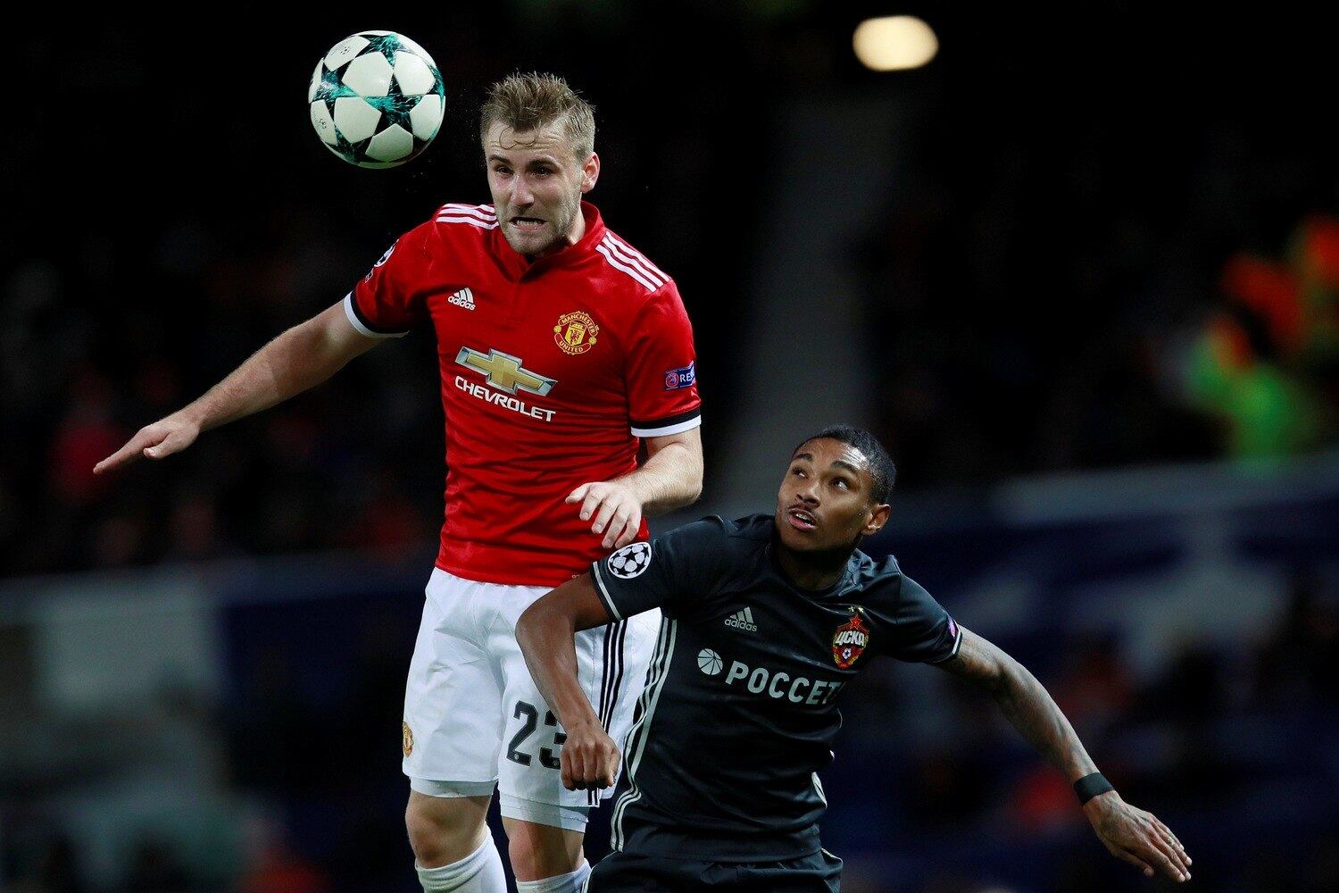 Manchester United 2 x 1 CSKA
Vitinho marcou para o CSKA, mas o time russo perdeu e foi eliminado da Liga dos Campeões com a derrota no Old Trafford. Em compensação, por ter terminado em terceiro no grupo, poderá disputar a Liga Europa