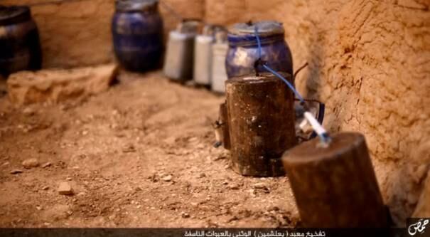 O secretário-geral das Nações Unidas, Ban Ki-moon,
considerou sua destruição, assim como o assassinato de Asaad, como "um
crime de guerra". A Secretaria-Geral condenou ontem em comunicado "os
contínuos atos de terror e as graves violações do direito internacional"
cometidos pelo grupo terrorista Estado Islâmico, incluindo a destruição
sistemática e o saque do patrimônio cultural do país 
