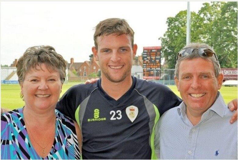 Apesar de ter tido mais sorte que o pai, ele também se machucou no acidente e sofreu fraturas graves nas pernas