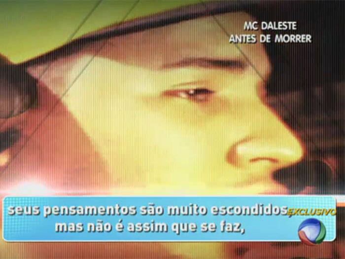 

Você sempre andou comigo, eu sei o que você pensa.

Seus pensamentos são muito escondidos, mas não é
assim que se faz,



+ Aproveite e confira as matérias do programa Domingo Show

+ Já curtiu a página do Domingo Show no Facebook? É só clicar!

+ Siga o Domingo Show no Twitter e receba todas as notícias do programa
