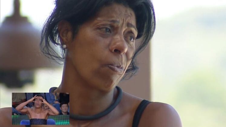 Enquanto assistia ao VT dela com Radamés Furlan, Márcia ficou super envergonhada com o momento em que fez caras e bocas em uma treta: "Minha cena tá horrível", disse com as mãos na cabeça, desesperada! O jogador só gargalhava da situação