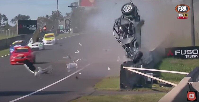 "O acidente ocorreu na parte mais rápida do circuito e é um dos maiores que já vimos na história ARC. Junto com a família Aussie Racing Cars, queremos uma recuperação rápida de Damien", afirmou Ward
