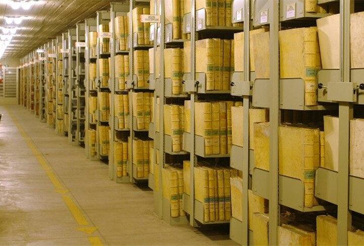 35 mil volumes espalhados por 84 quilômetros de prateleiras. Esta é a biblioteca que guarda os Arquivos do Vaticano e os segredos da Igreja Católica. O acesso é restrito a um pequeno grupo de pessoas e a maioria dos documentos são confidenciais.