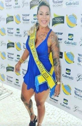 Andressa foi musa de bloco
