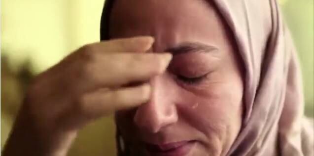 Uma das mulheres salvas desabafa, em prantos, em relação aos seus algozes:
— Eu os odeio demais