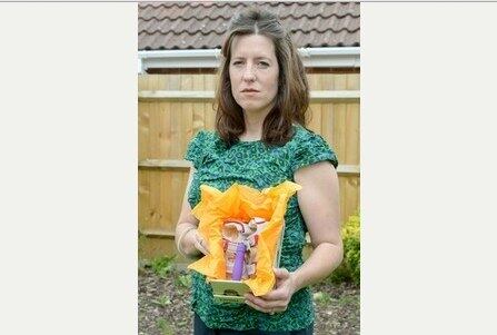 "Eu acho que a Amazon não deve ter me levado a sério, que eles não compreenderam como isso é muito nojento. Eles nem se quer disseram se vão investigar o caso", disse Sophie