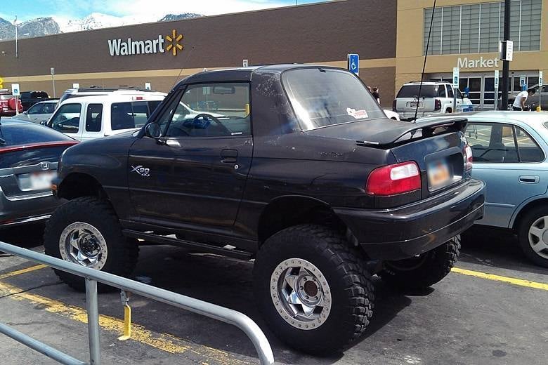 Carros com rodas exageradas