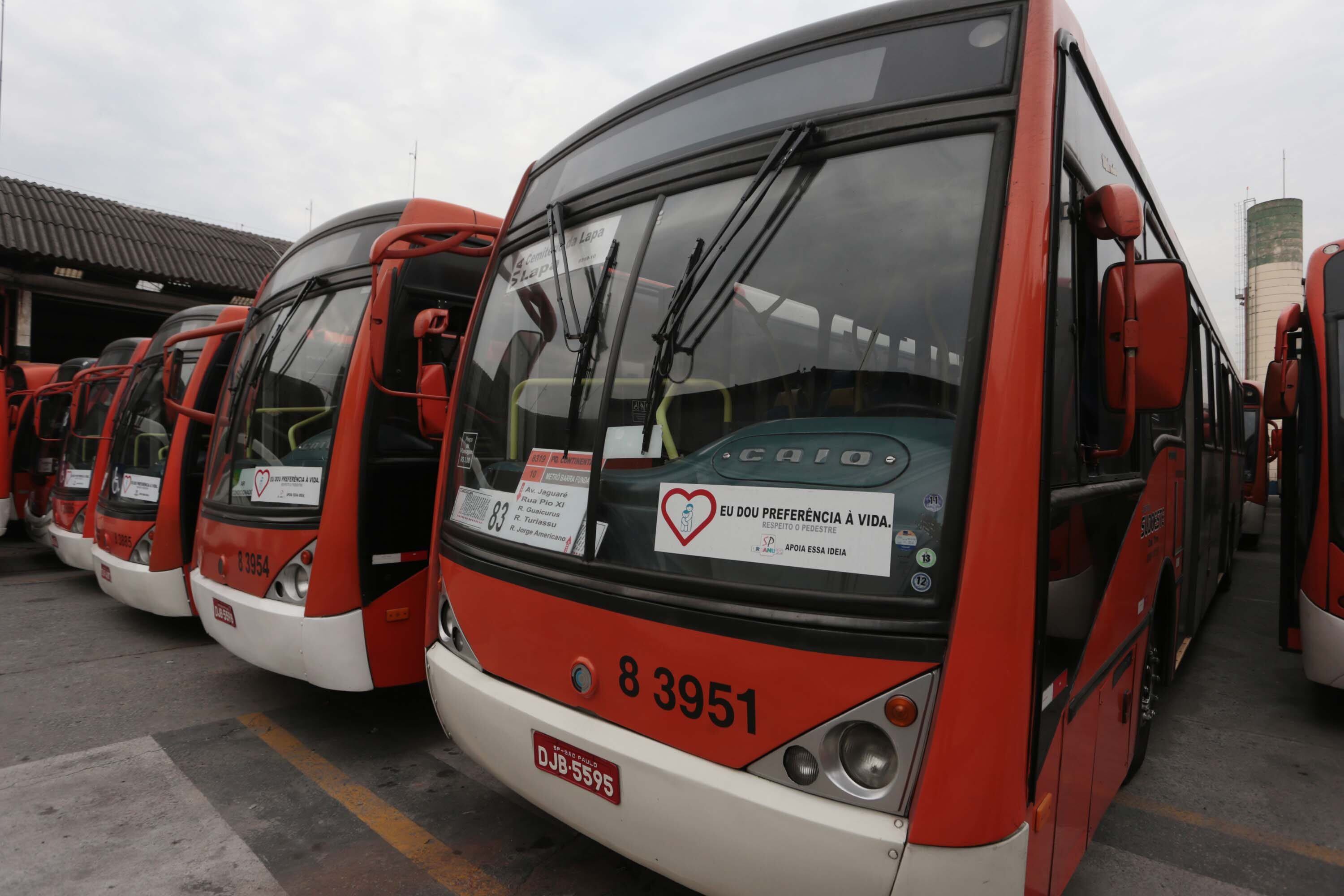 Ônibus não saem da garagem da Viação Oak Tree desde o último sábado (31)
