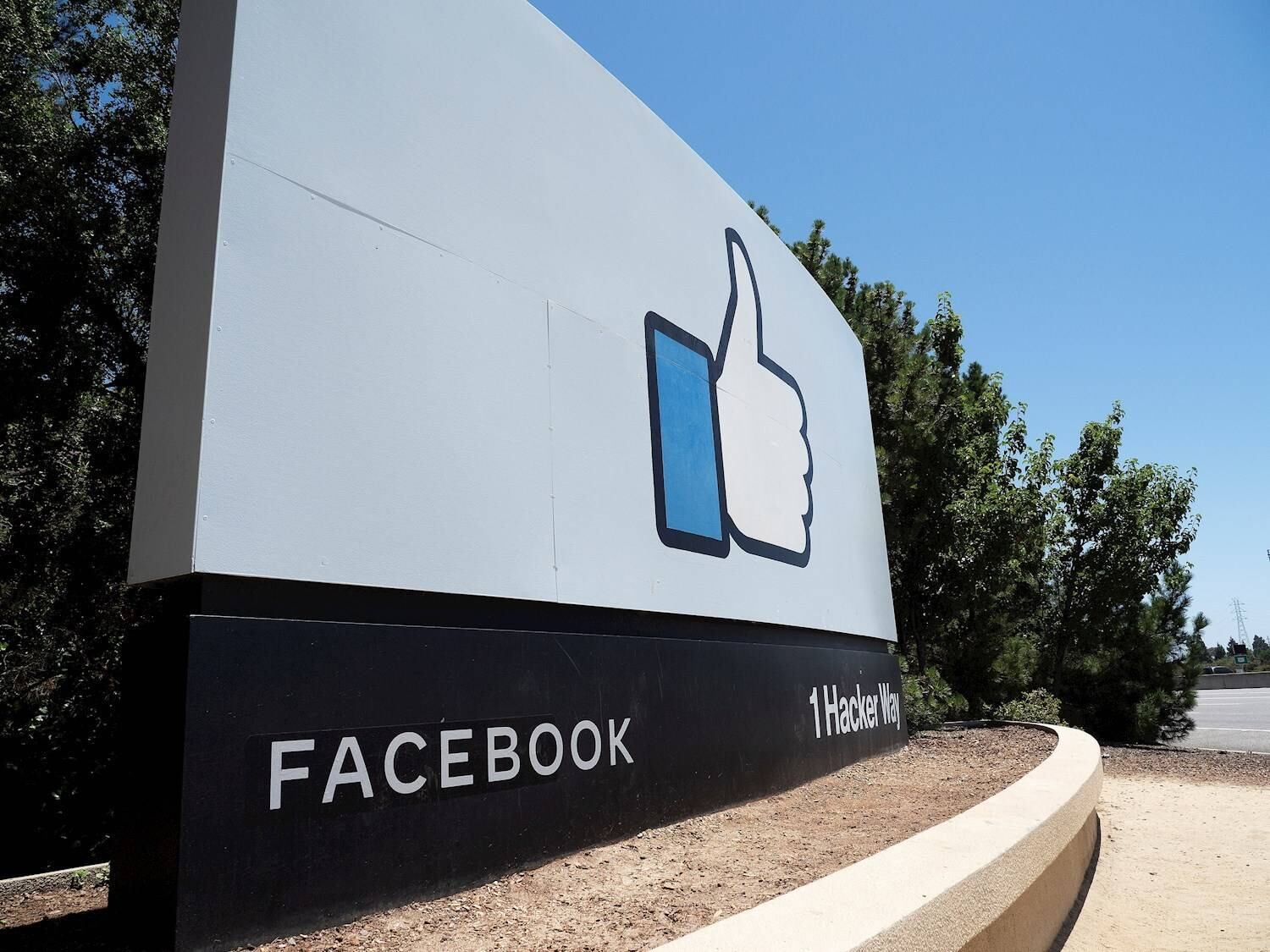 Rede social acessa até 'e-mails e mensagens de texto'