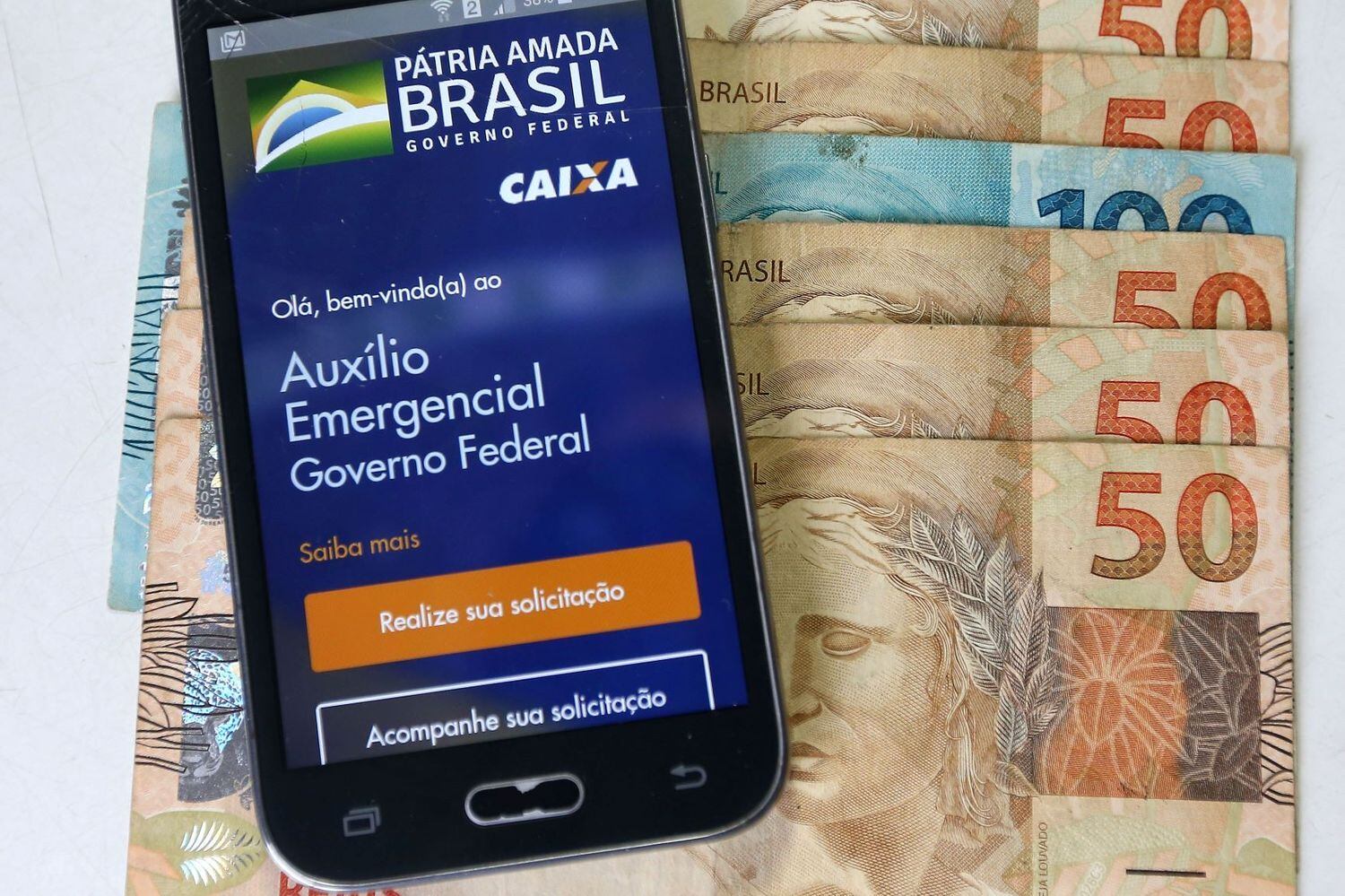 Caixa paga primeira parcela do auxílio para 2,5 milhões nesta terça-feira