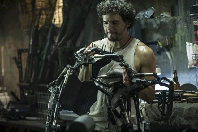 3º — Wagner Moura (Elysium) — 17,97%


O ator brasileiro roubou a cena na ação Elysium. O filme marcou a estreia de Wagner Moura em Hollywood e o
astro foi sucesso de crítica no mundo todo