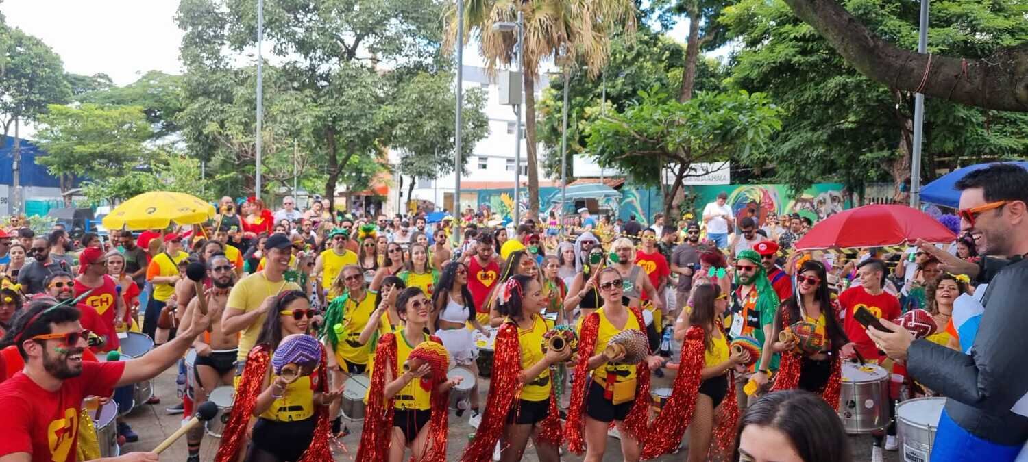 Bloco Atenção Creuzebeck animou os foliões ao som de Mamonas Assassinas