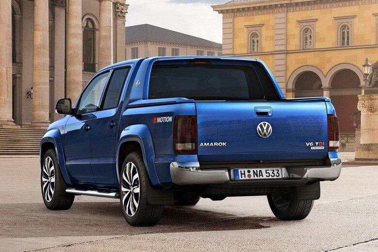 Ford Ranger, Toyota Hilux e Chevrolet S10 são as
concorrentes nacionais da nova Amarok. Seus números de aceleração são 10 s,
11,3s e 13,9 s. Simplesmente incomparáveis ao da alemã, chega a ser covardia