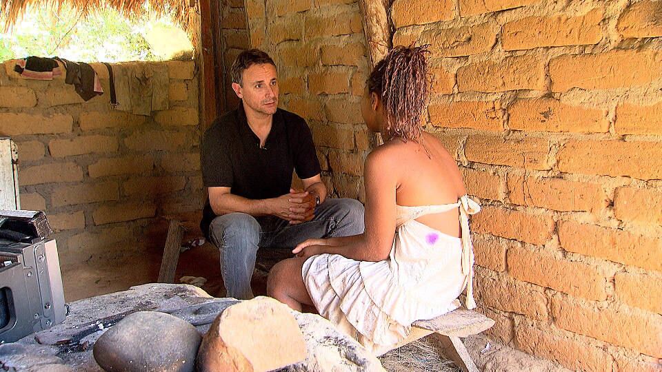 Repórter Lúcio Sturm e entrevistada